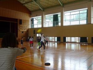 笑顔の絶えない交流のようすの写真
