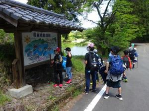 長曽池に到着した留学児童の写真