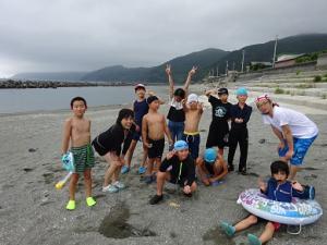 大久海岸に到着した留学児童の写真