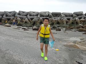 磯遊び派の留学児童の写真