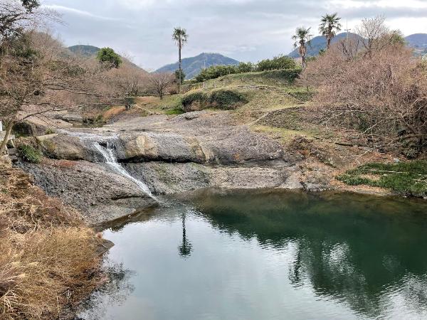砥部衝上断層の全景写真