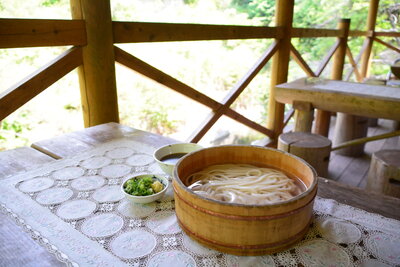 こぶしの家のたらいうどん（総津）201905