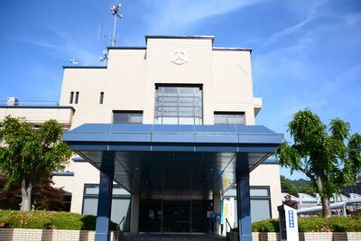 砥部町役場正面入り口（宮内）201805