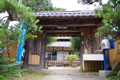 坪内家の門（川登）201807