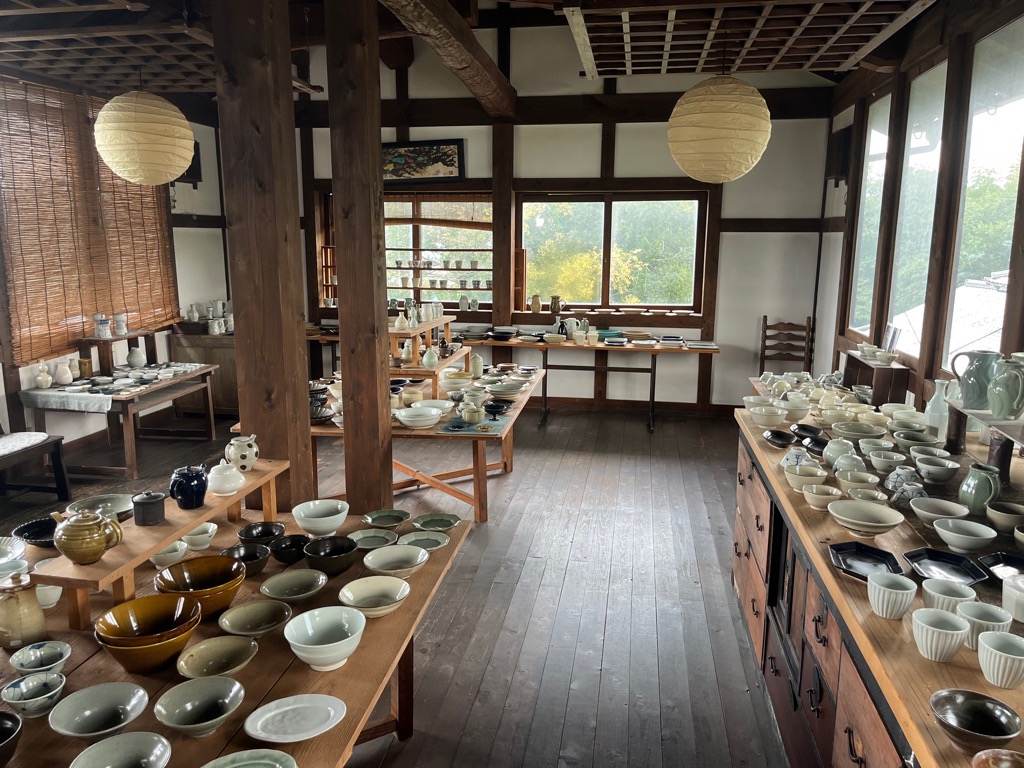 梅野青興陶園1階